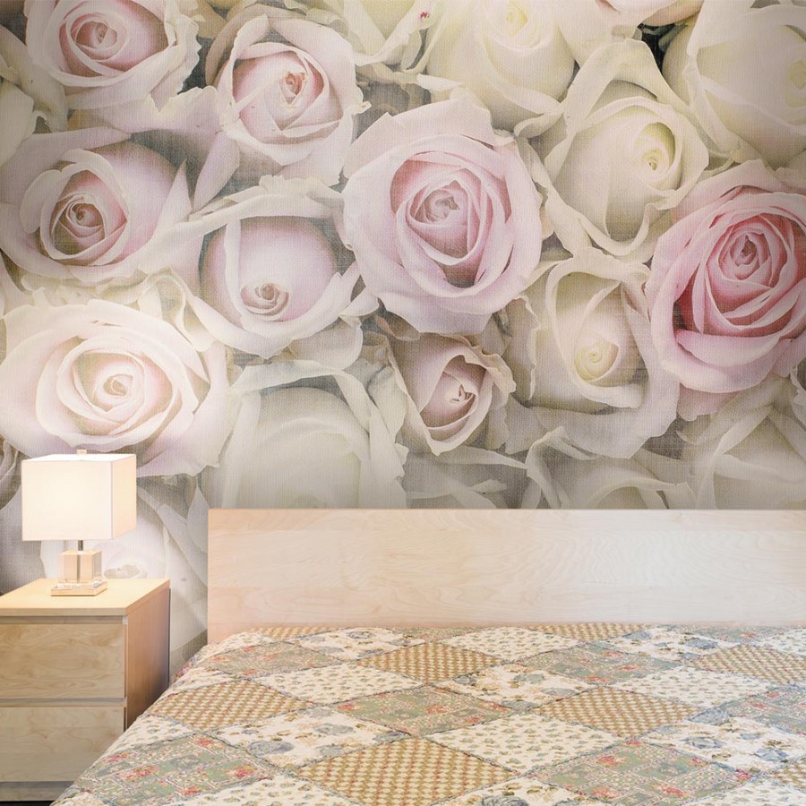 Фотообои нежные розы в интерьере
