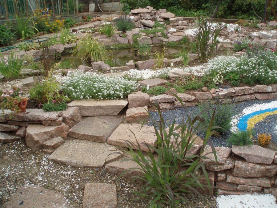 Мульчирование альпийской горки