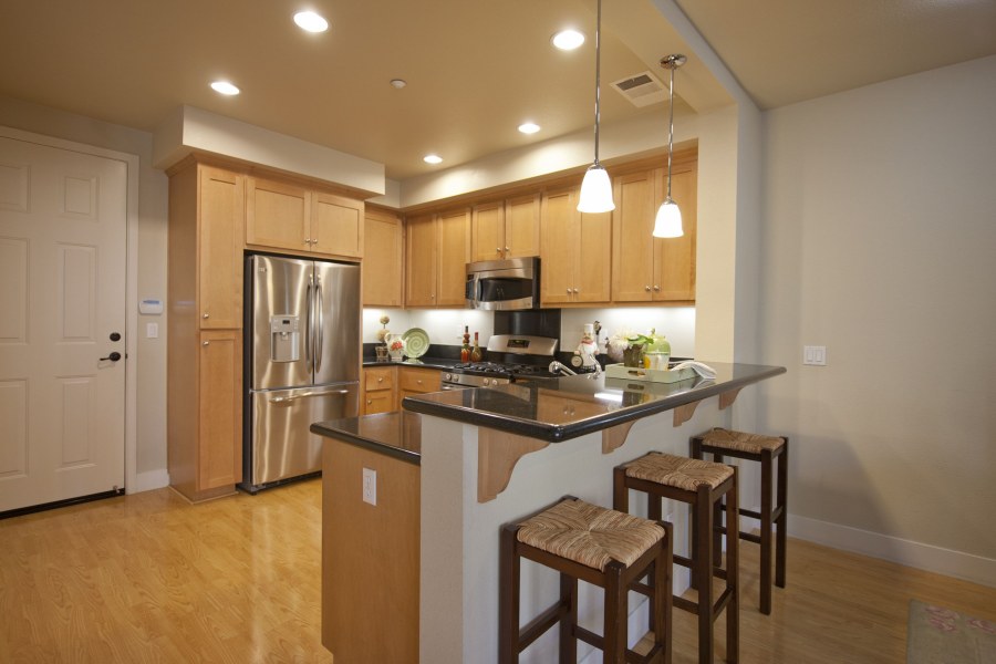 Барная стойка из гипсокартона на кухне