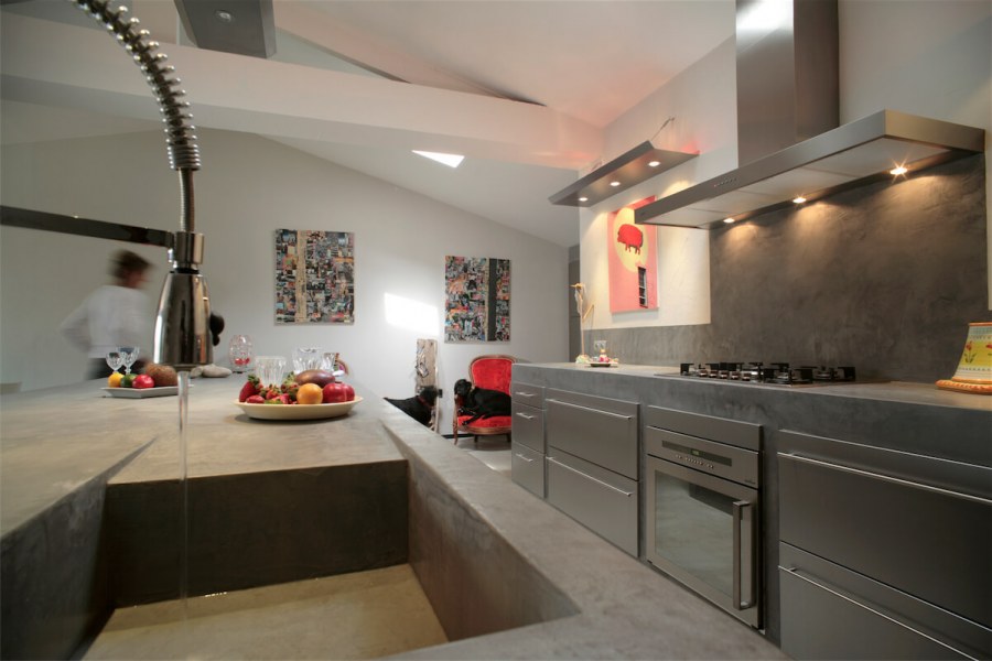 Микробетон в интерьере кухни