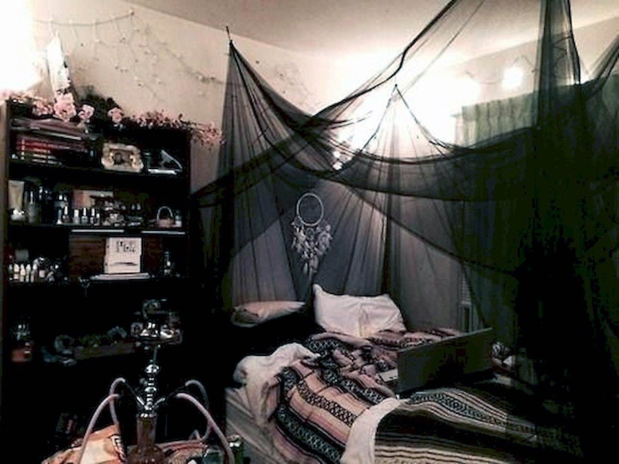 Спальня в готическом стиле для подростка