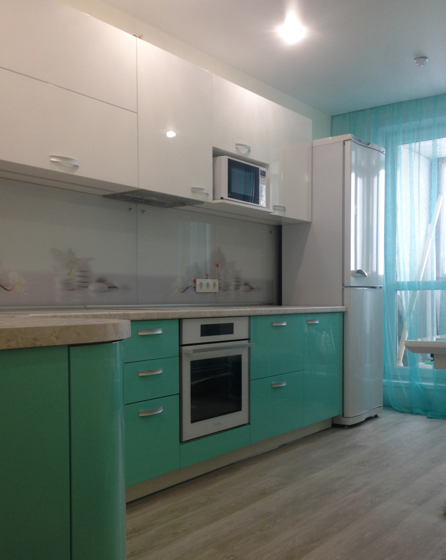 Кухня бирюзового цвета 8км.м