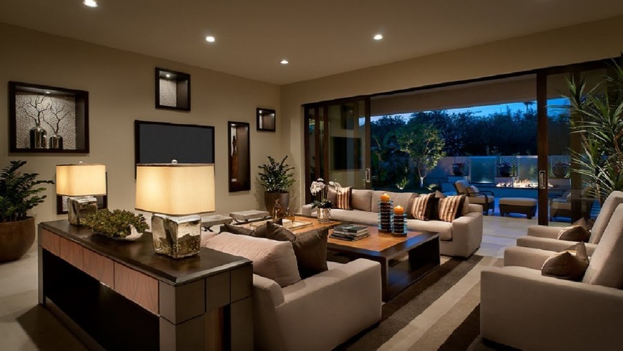 Большая гостиная комната