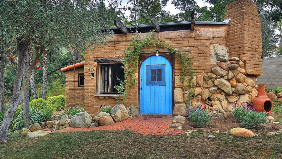 Каменный сарай на участке