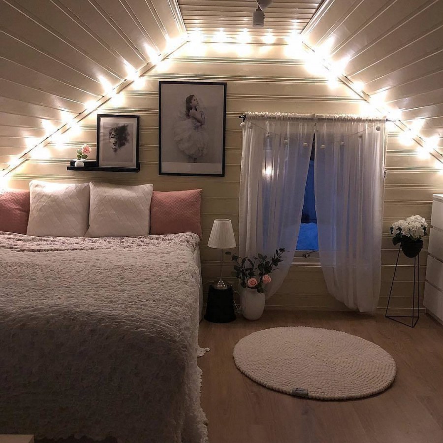 Интерьер мансардной комнаты