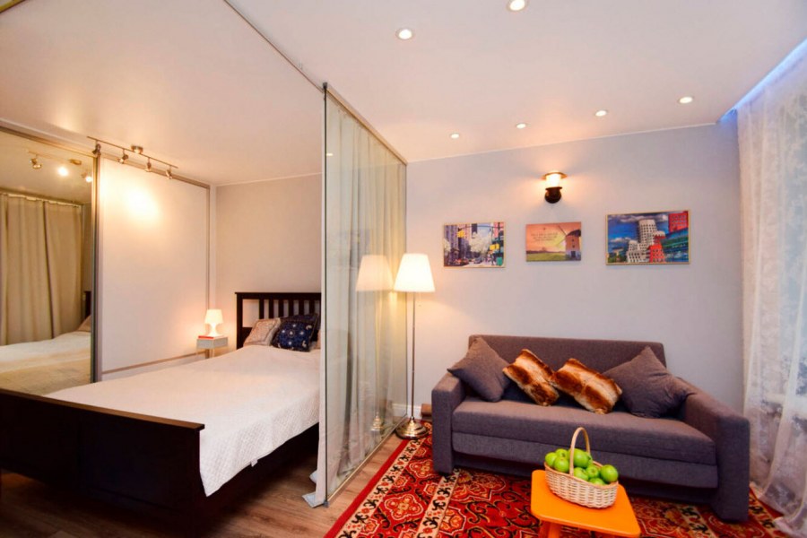 Кровать в однокомнатной квартире