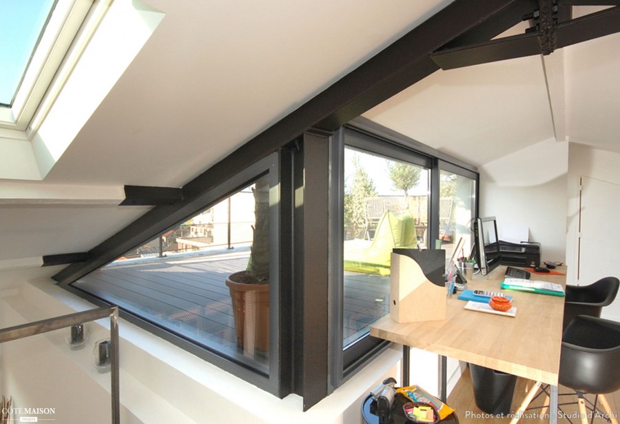 Мансардные окна на веранде