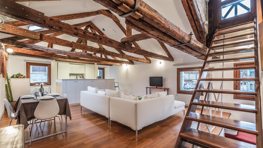 Дом с мансардой и гаражом