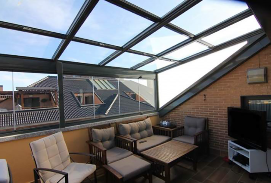 Деревянный потолок на веранде