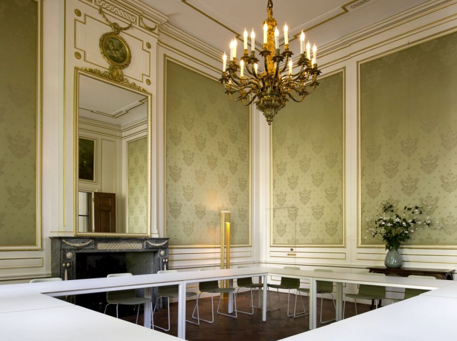 Молдинги для стен