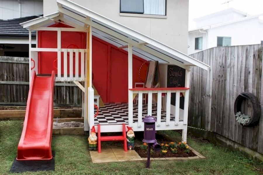 Детский домик на участке