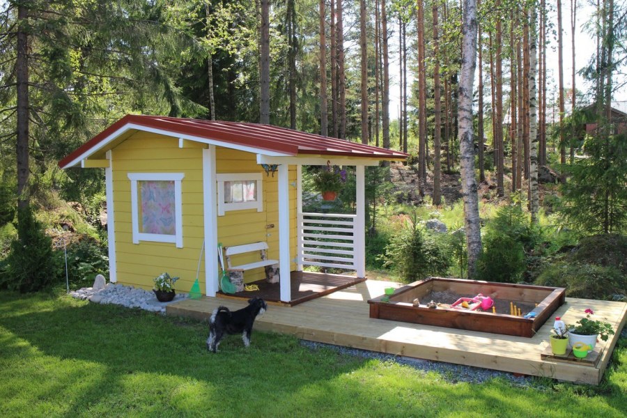 Домик для детей на дачном участке