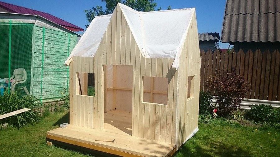 Самодельный детский домик