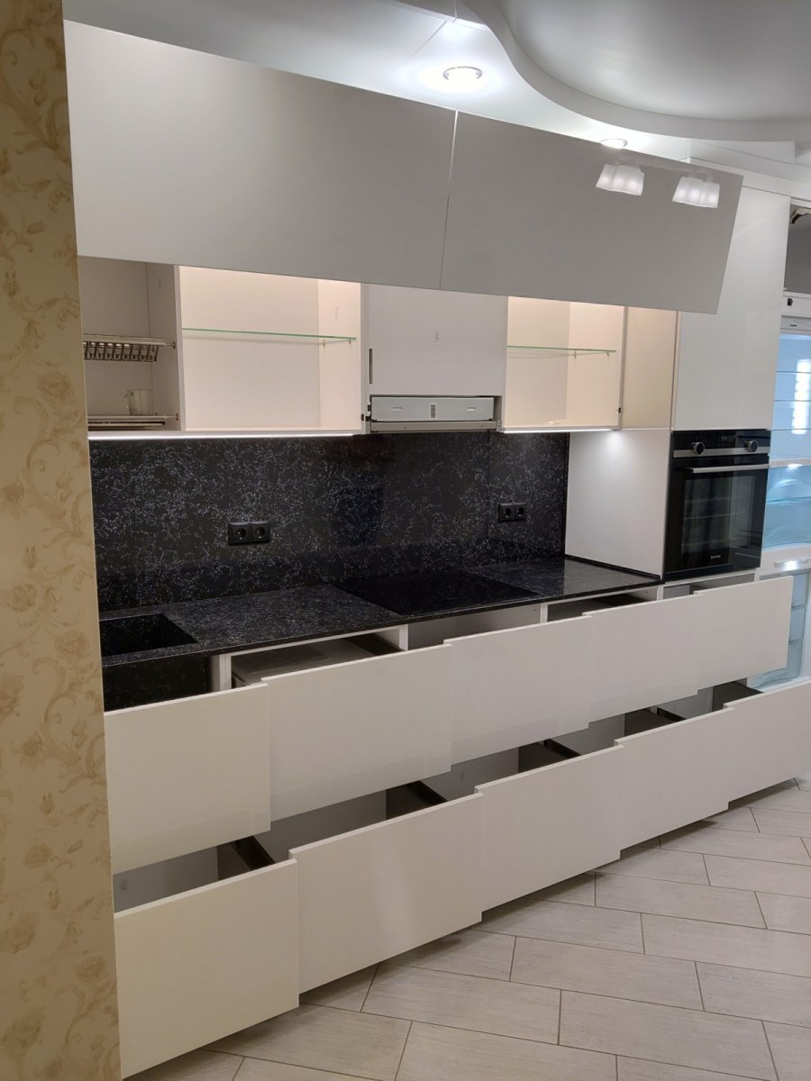 Кухня Blum глянец белый