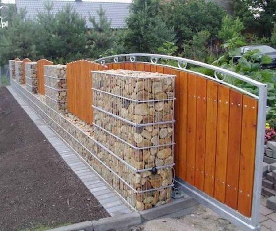 Забор из габионов и дерева