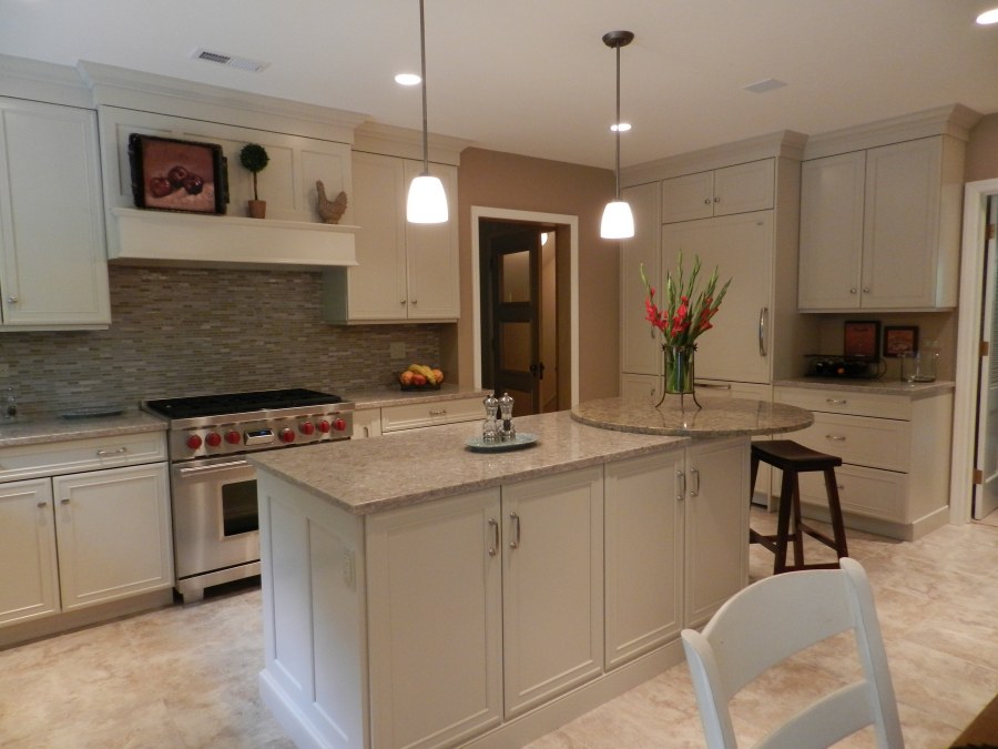 Бежевые кухни в современном стиле
