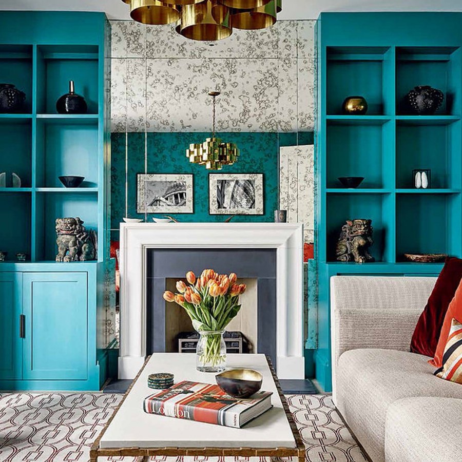 Интерьер красный синий желтый