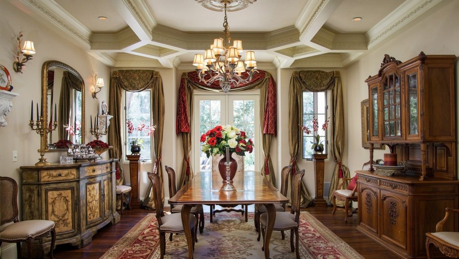 Гостиная в старинном стиле