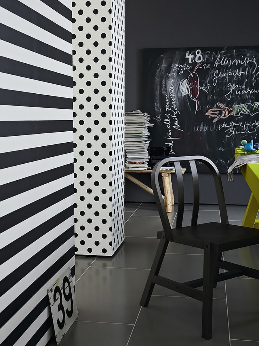 Полоски на стене