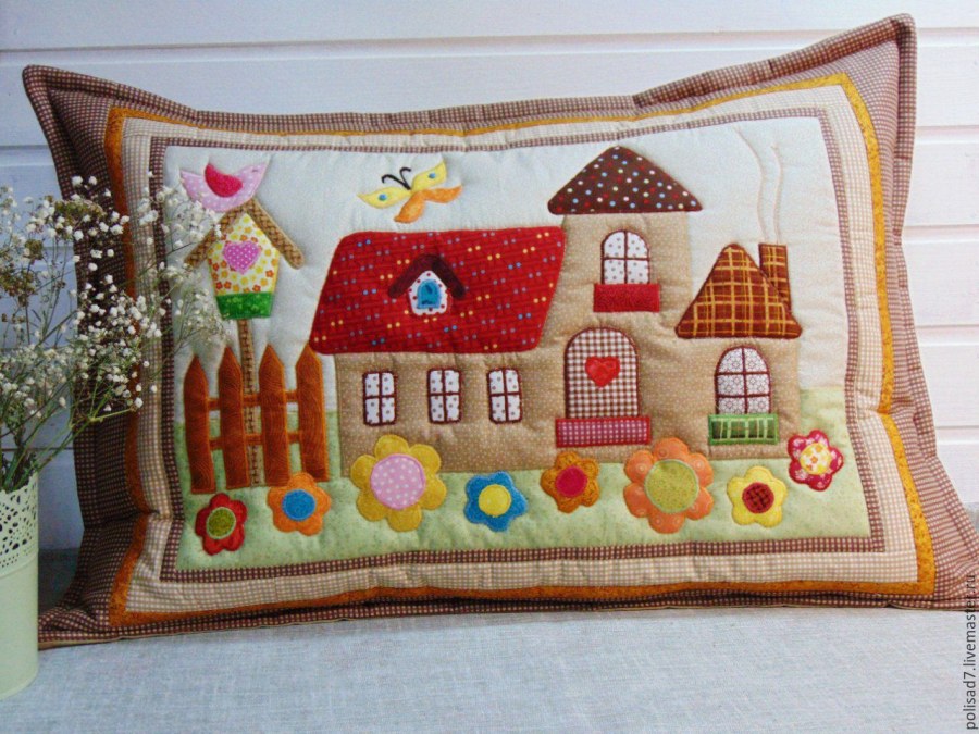 Подушки домики из ткани