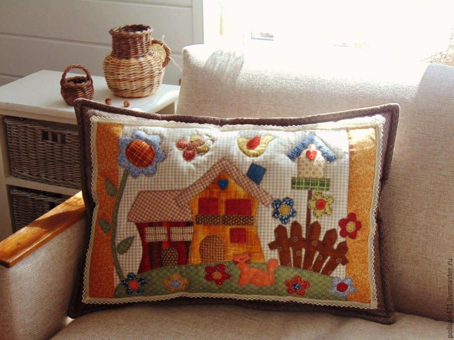 Подушки пэчворк домики