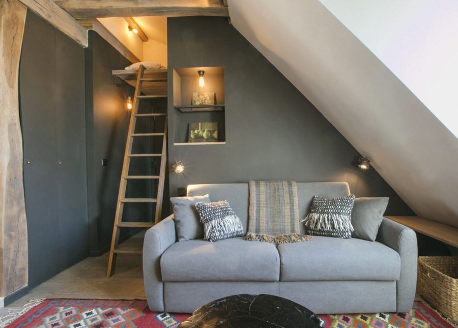 Планировка спальни в мансарде