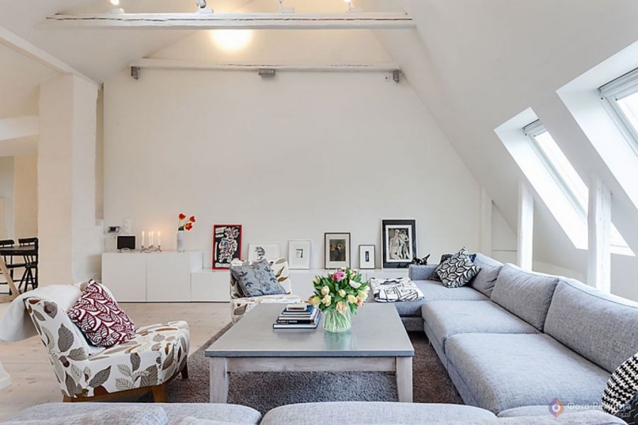 Мансарда под четырехскатной крышей интерьер