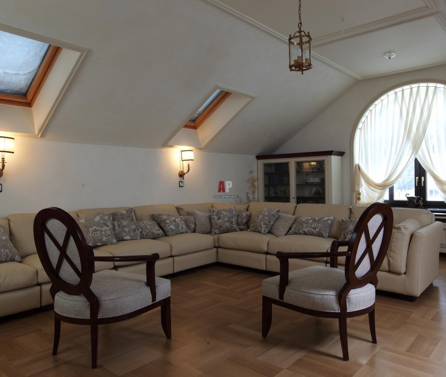 Гостиная на мансарде