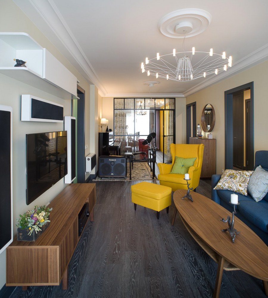 Гостиная с темным полом