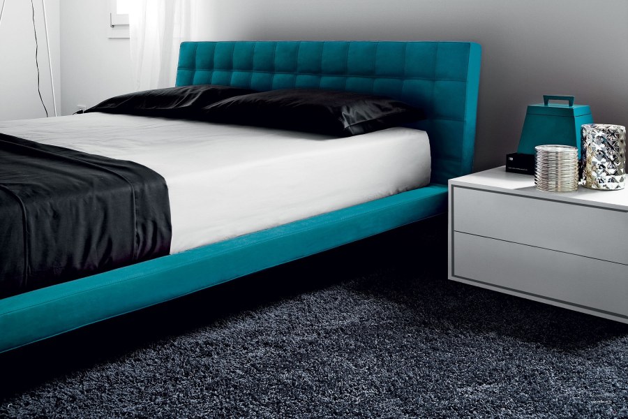 Кровать двуспальная с широкими бортиками