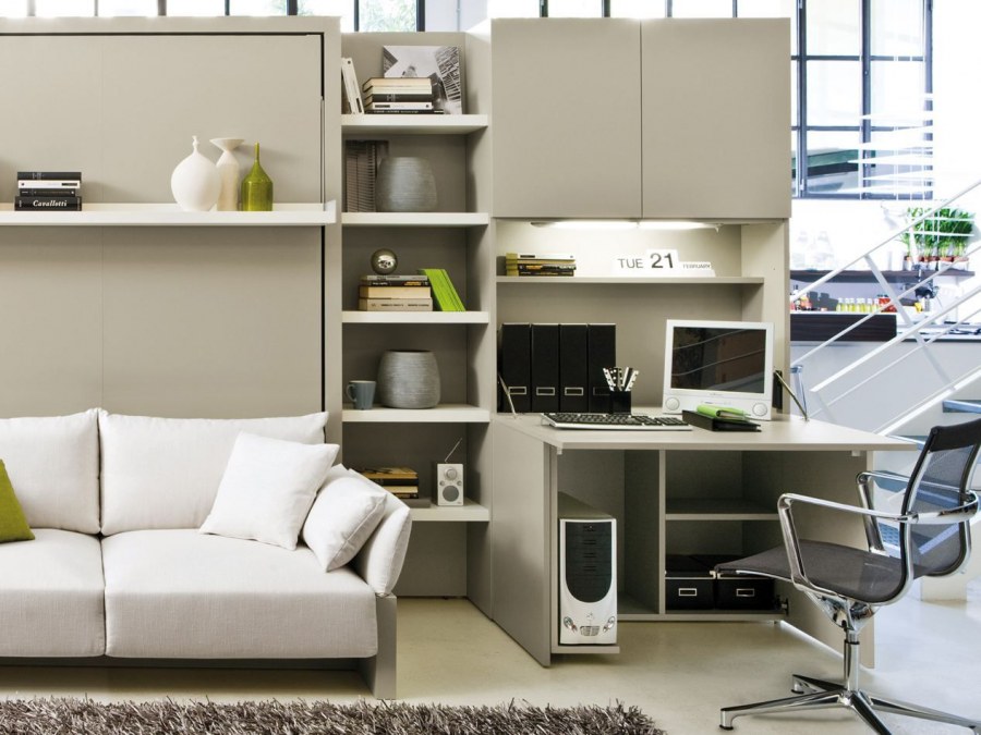 Комната с компьютерным столом