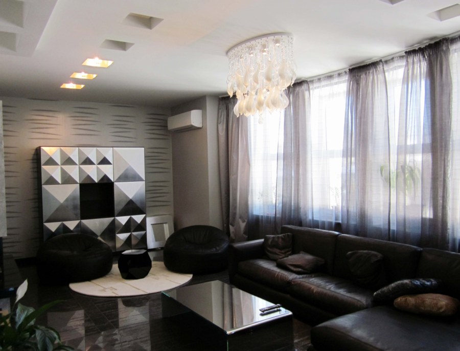 Черно белый современный интерьер