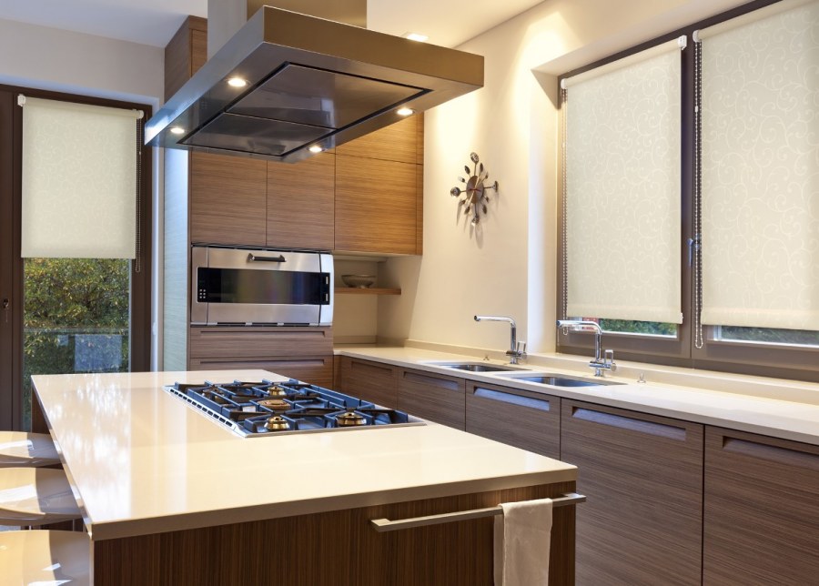 Шторы на кухню с балконом