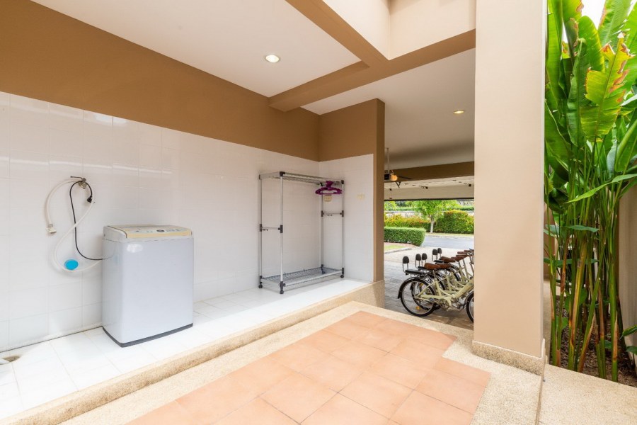 Балки у изголовья кровати