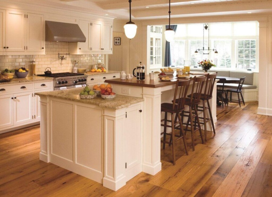 Кухня в доме с островком