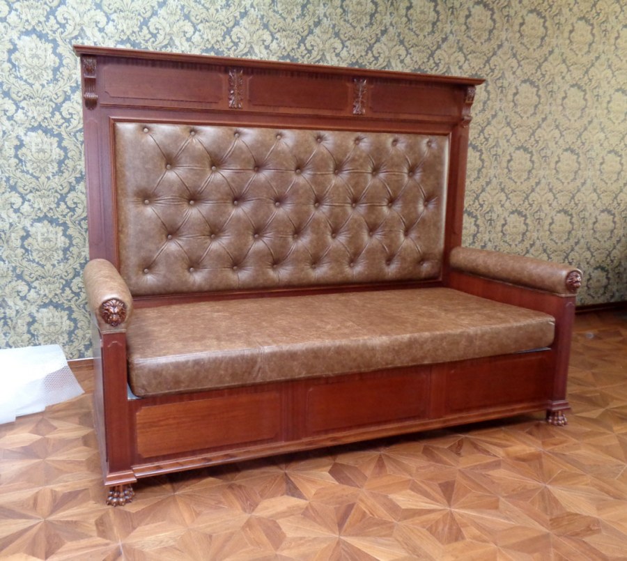Сталинский Ампир диван с высокой спинкой