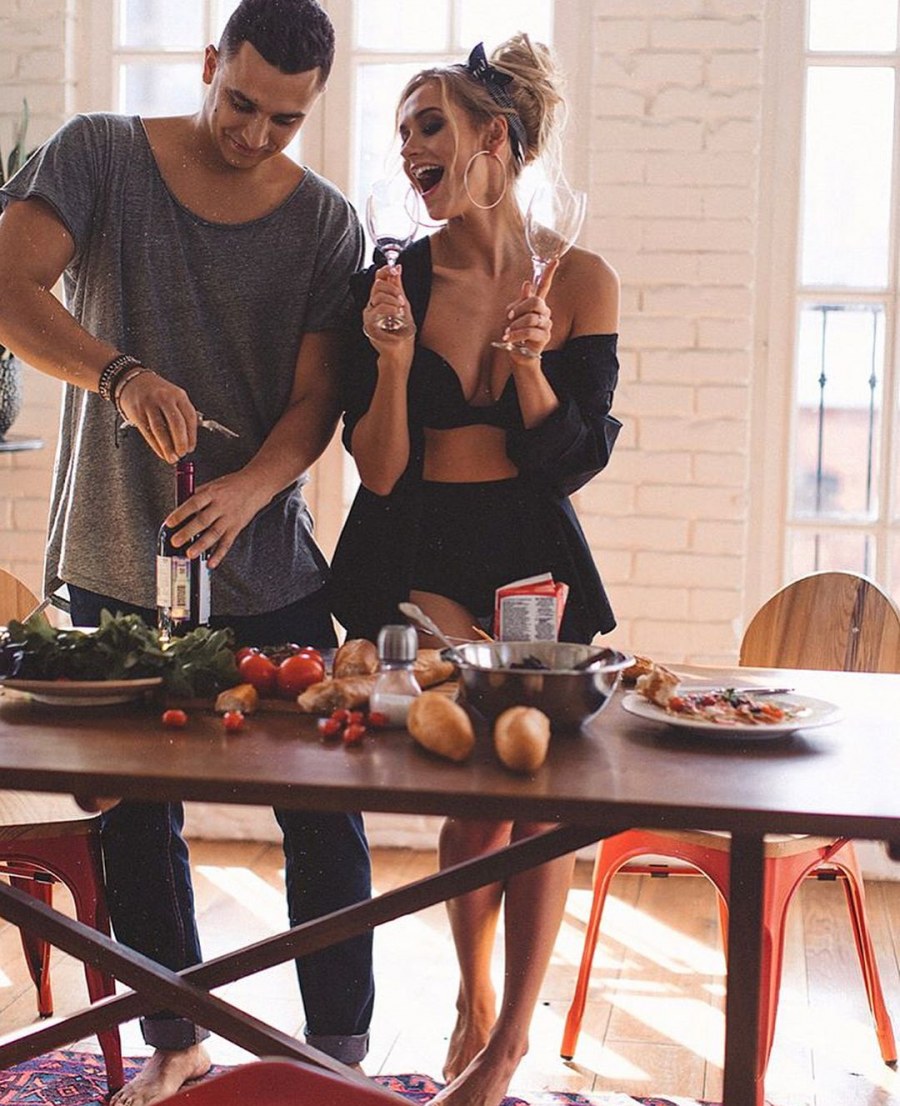 Счастливая семья на кухне