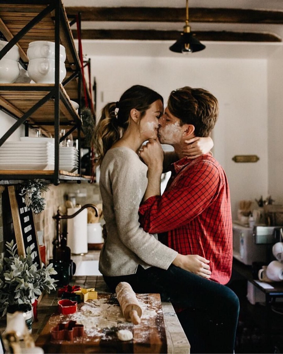 Семья на кухне