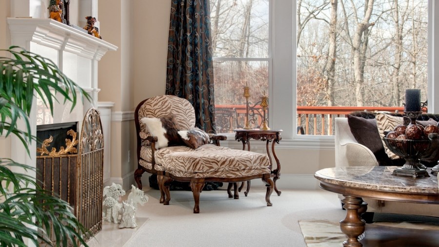 Оникс с подсветкой в гостиной