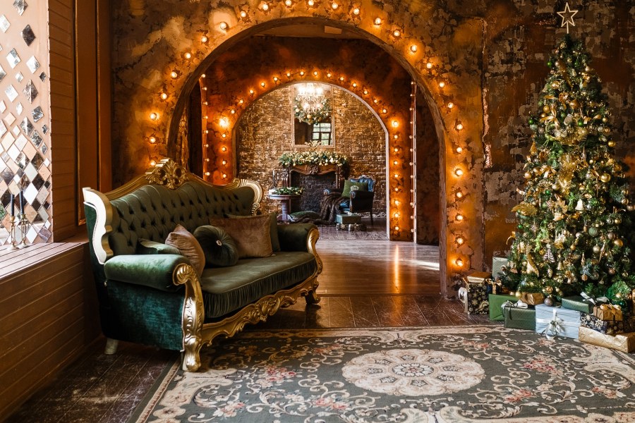 Лофт с лепниной в интерьере