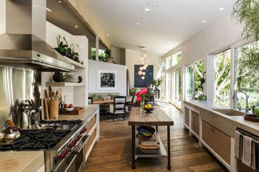 Современные кухни звезд