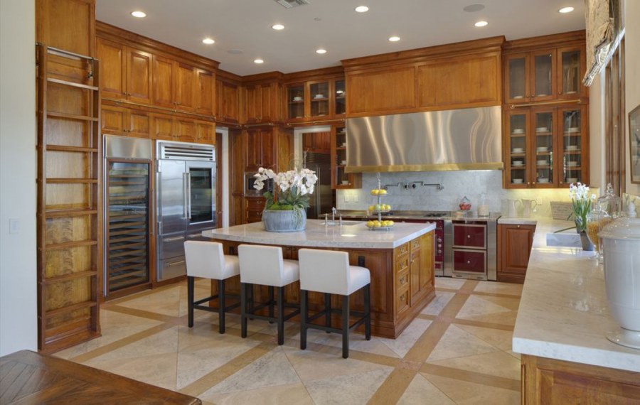 Просторная кухня в стиле Минимализм