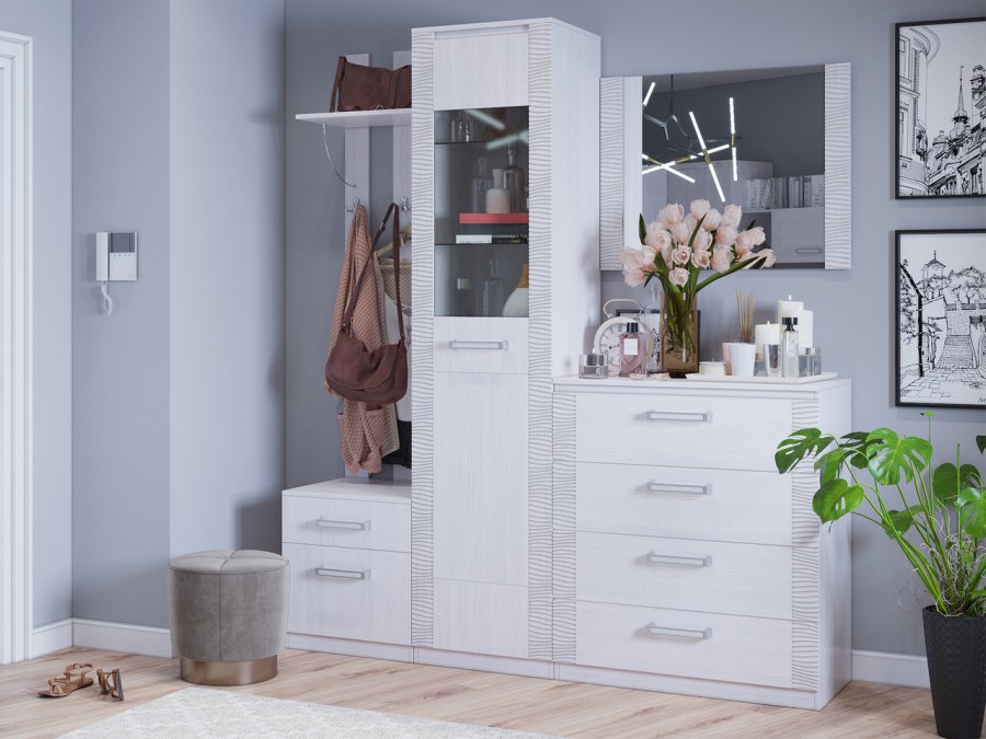 Прихожая с дверями венге