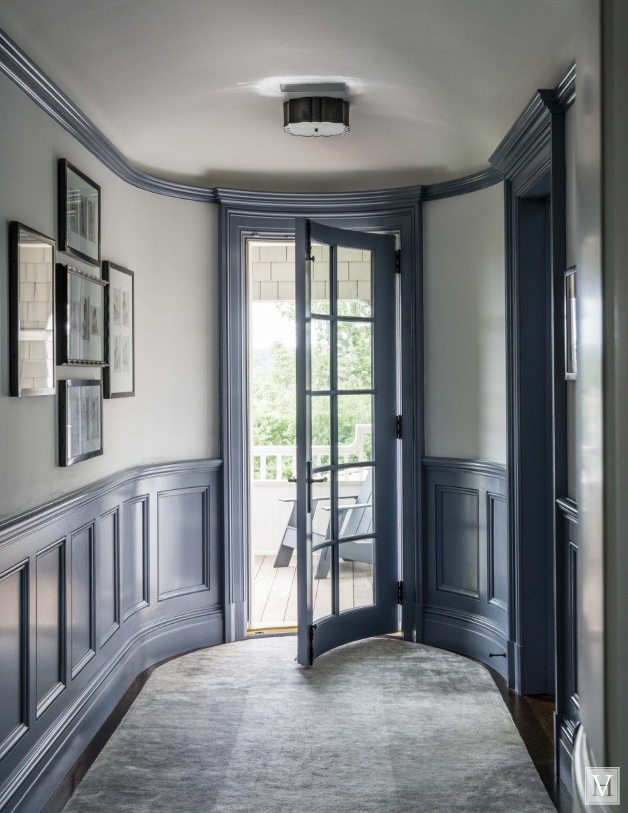 Серо голубые двери в интерьере