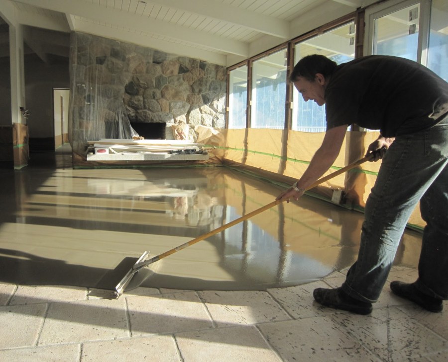 Заливка пола в квартире