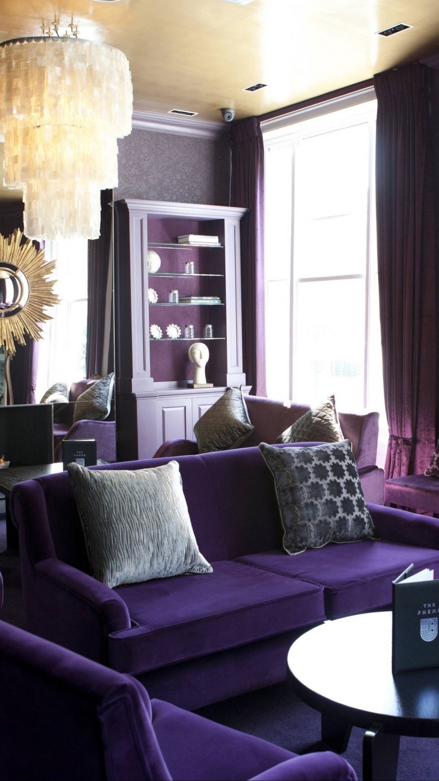 Гостиная в фиолетовых тонах