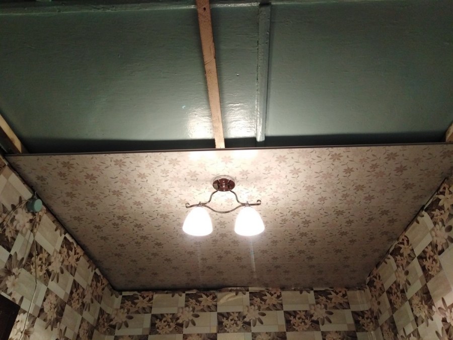 Бюджетная отделка потолка