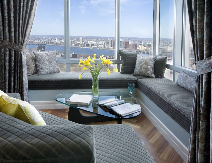 Подоконник диван