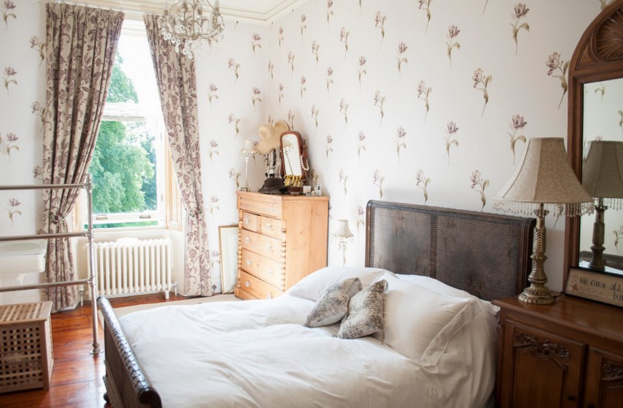 Бежевые обои