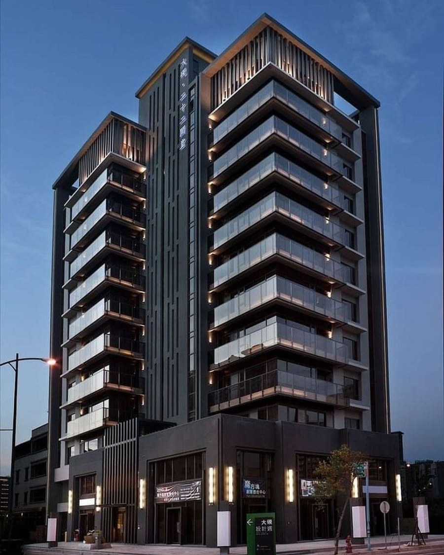 Дома Апартмент Билдинг в Торонто